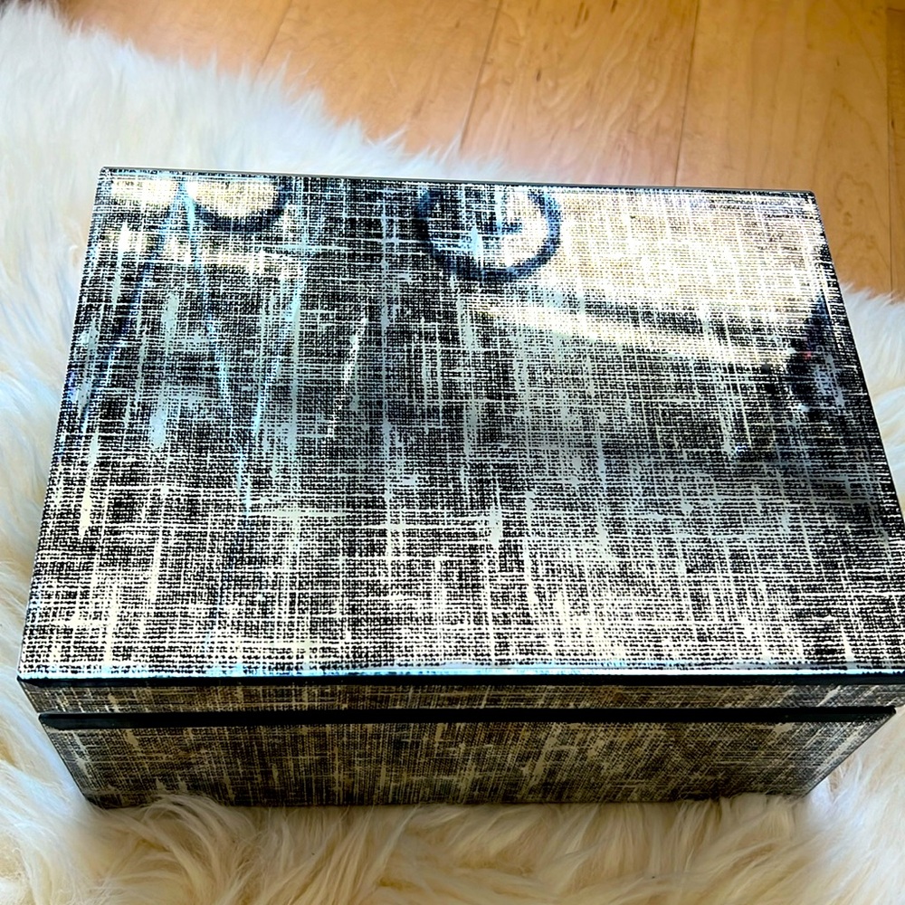 Luxury jewellery box